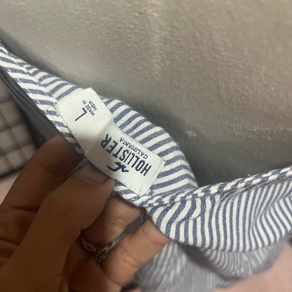 ⭐️Two Hollister Tops size L‎ - Picture 3 of 5
